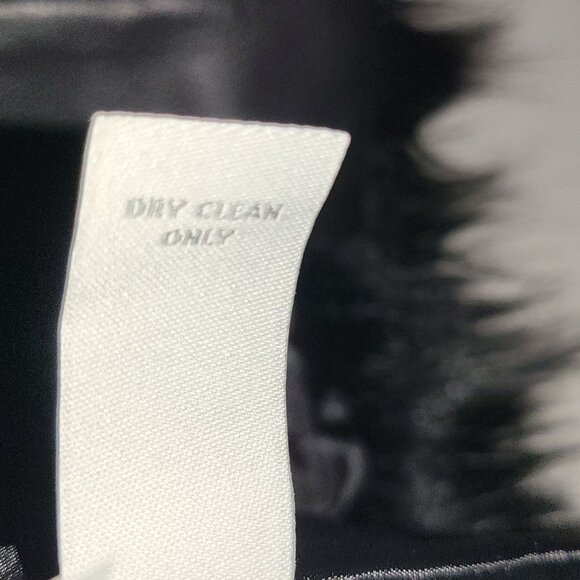 CHARLOTTE RUSSE | Black Faux Fur Cozy Vest - Picture 7 of 9